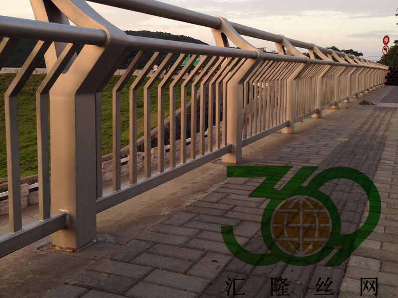 橋梁防撞護(hù)欄