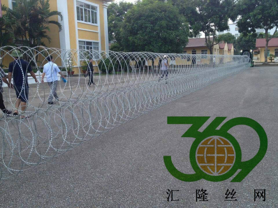 刀刺網(wǎng)布障車(chē)