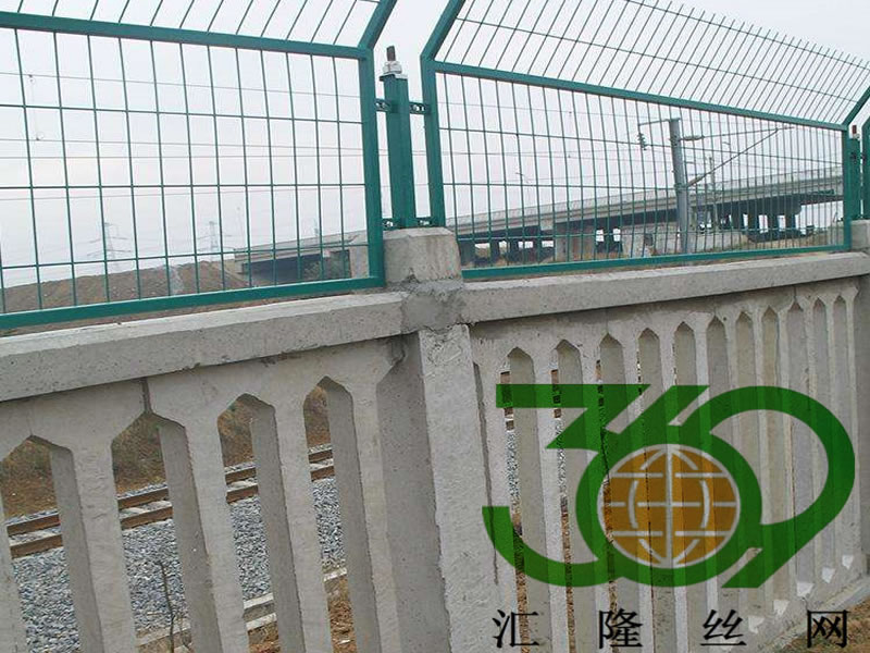 鐵路護(hù)欄
